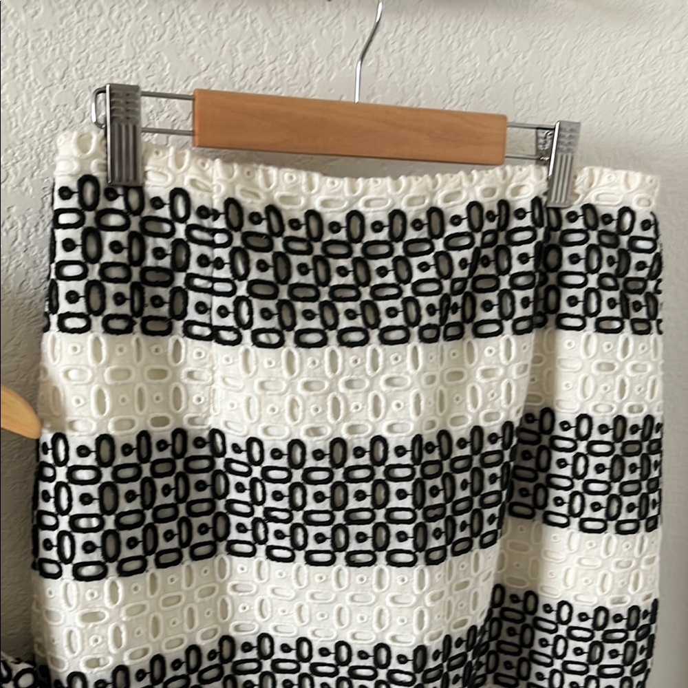 Black and White Patterned Two-Piece Set - Picture 7 of 12